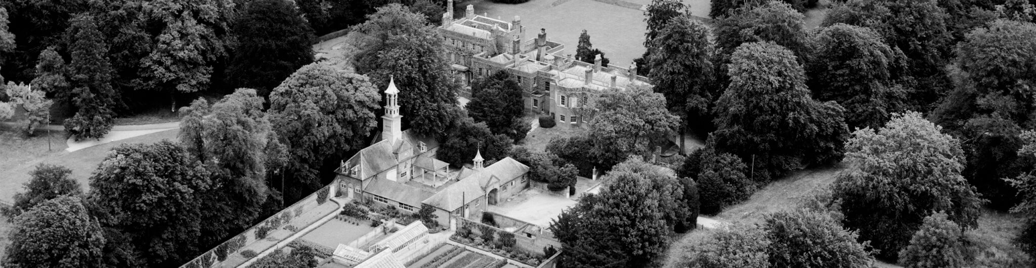 Aerial photo of Hinxton Hall and gardens, 1947