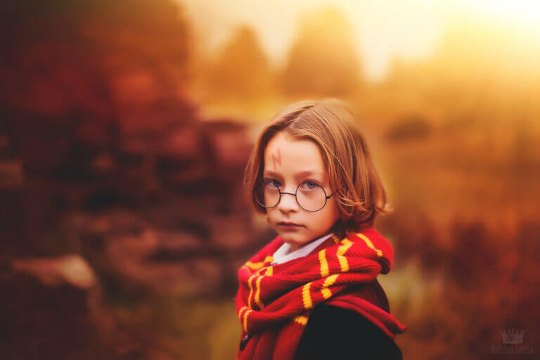 Photo: child dressed as harry potter looks into the lens